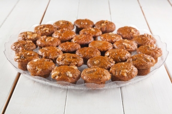 מגש מיני מאפינס תפוחים, אגוזים ושוקולד (מתאים לטבעונים)