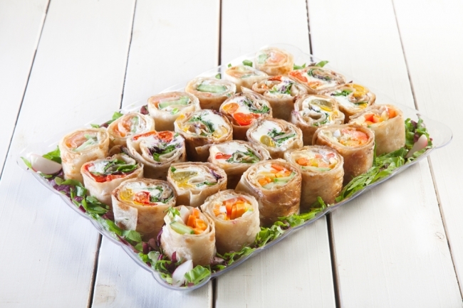 מגש מיני טורטיה מיוחד 4 טעמים עם סלמון 24יח'  