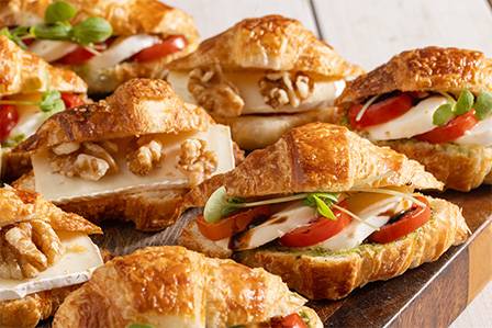 מגש מיני קרואסון קפרזה וקממבר 15 יח'