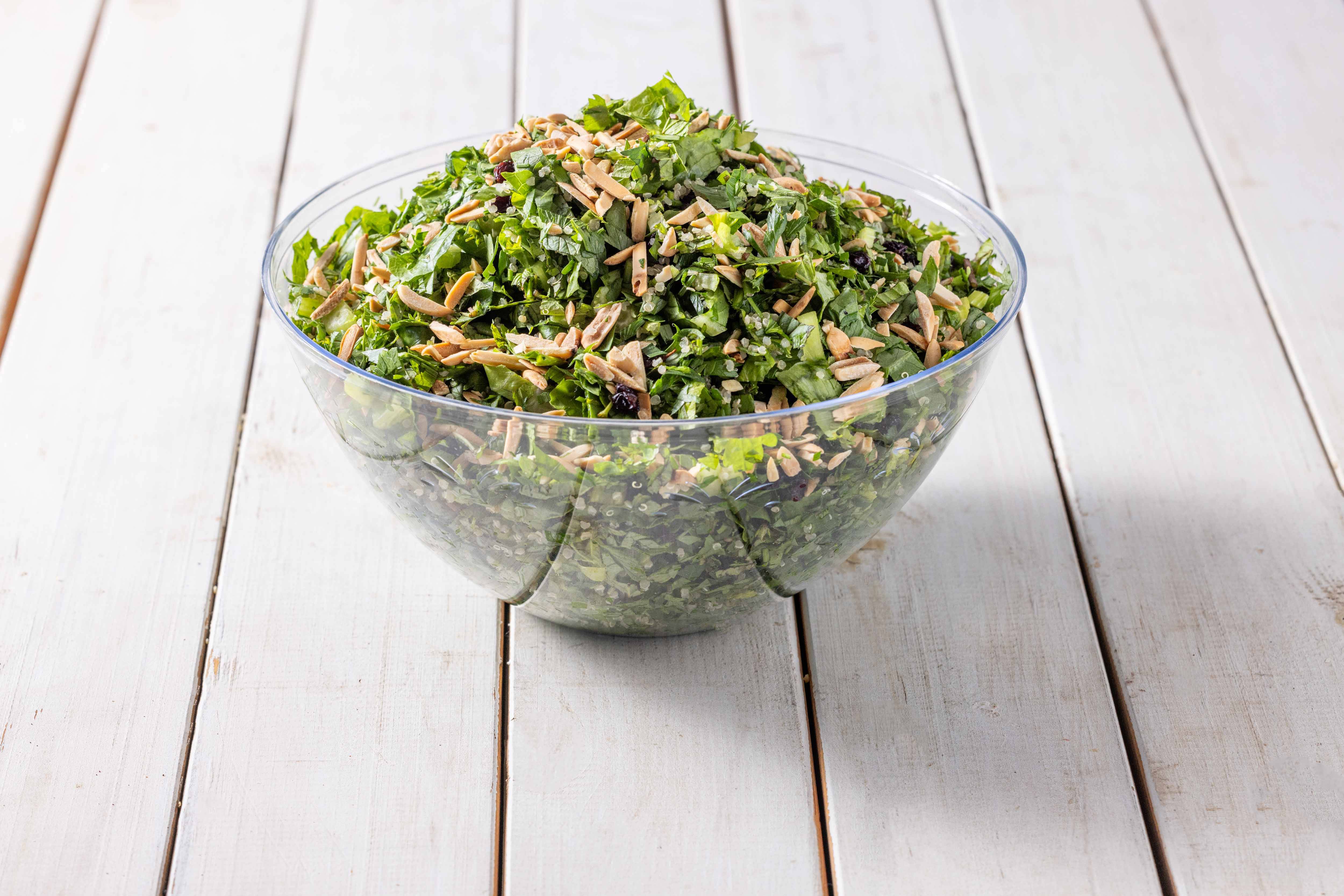 סלט קינואה ועלים ירוקים